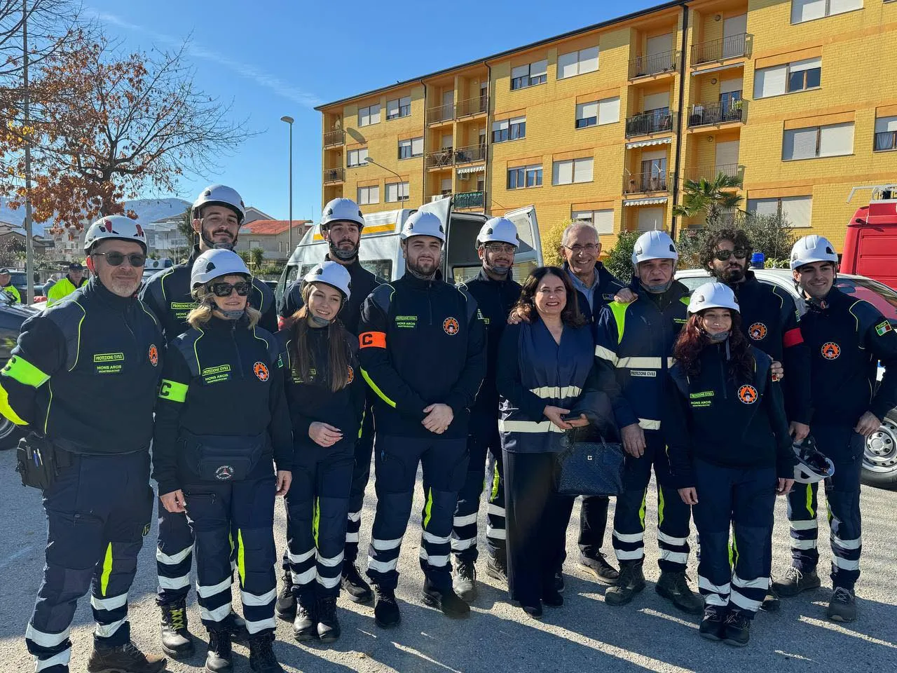 Foto di gruppo dei volontari della Protezione Civile Mons Arcis Montesarchio